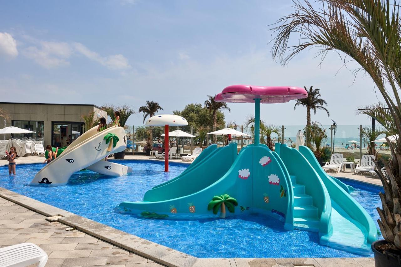 Fineloft Sea View Apartment-Spa N Pools Beach Resort Navodari Ngoại thất bức ảnh